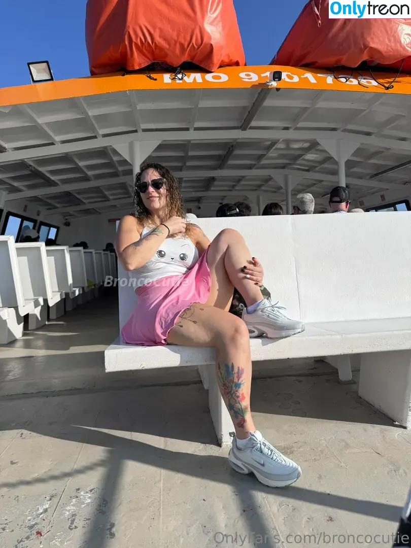 Broncocutie nude photo #0187 (broncocutie1)