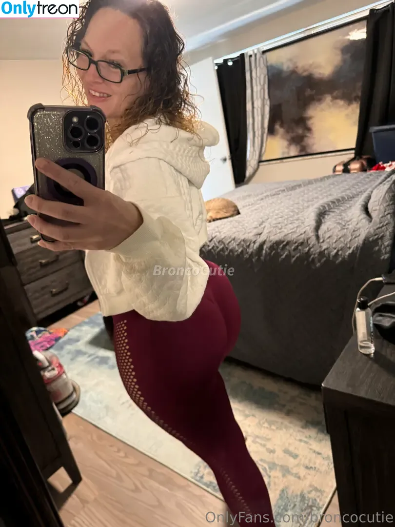 Broncocutie nude photo #0351 (broncocutie1)