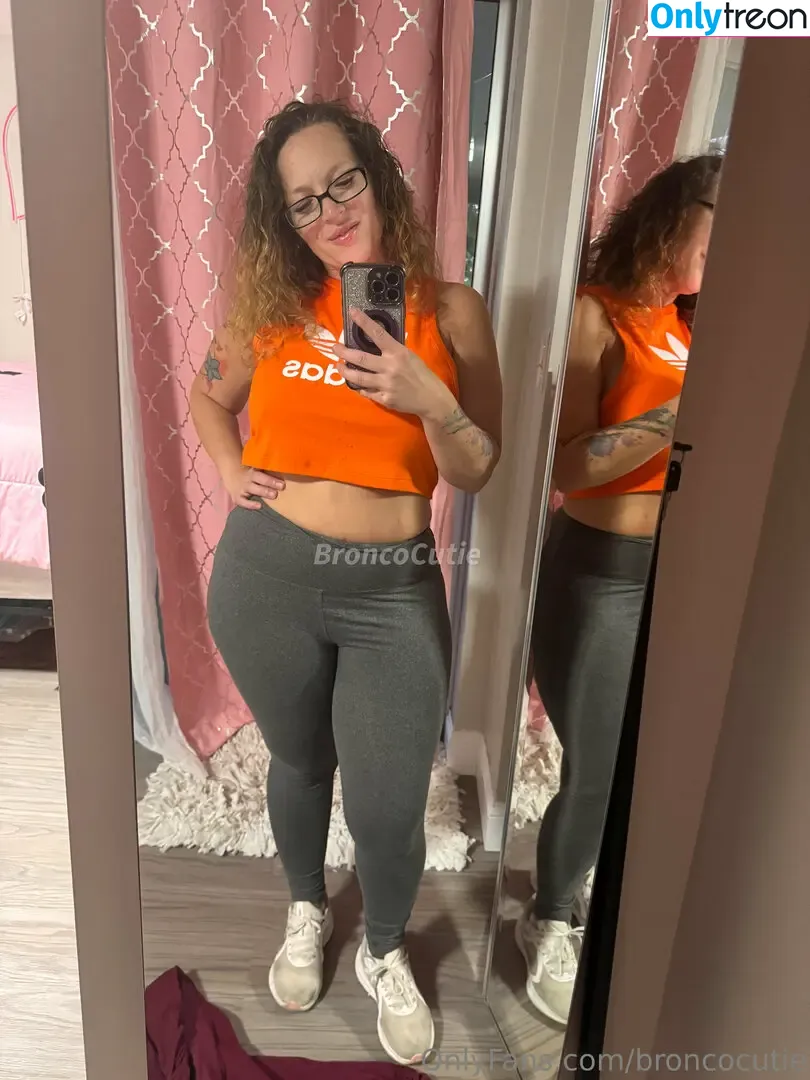 Broncocutie nude photo #0355 (broncocutie1)