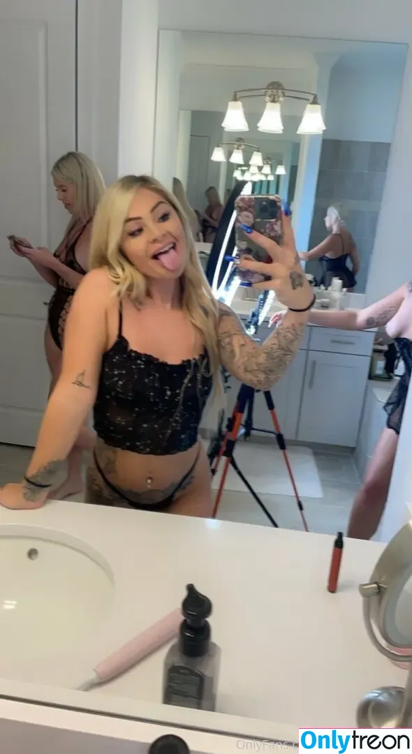 brookeshowsxx nude photo #0016 (brookeshowsxx)