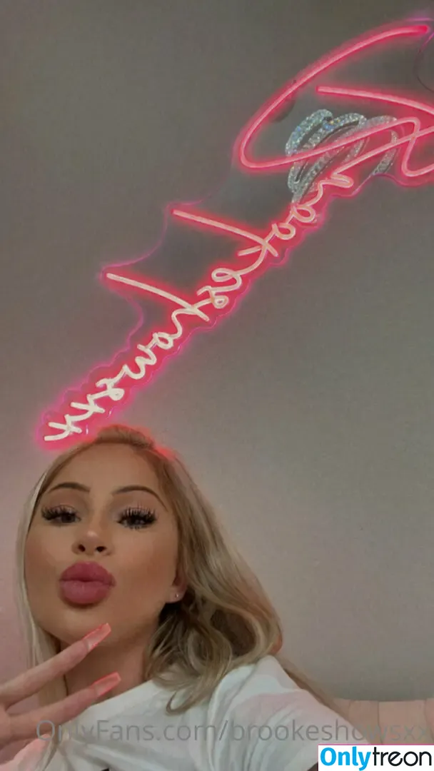 brookeshowsxx nude photo #1880 (brookeshowsxx)