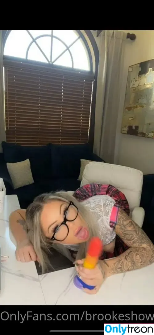 brookeshowsxx nude photo #1893 (brookeshowsxx)