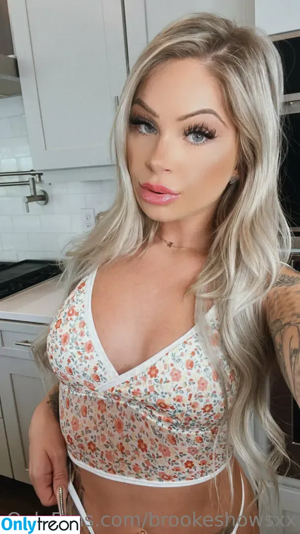 brookeshowsxx nude photo #1984 (brookeshowsxx)