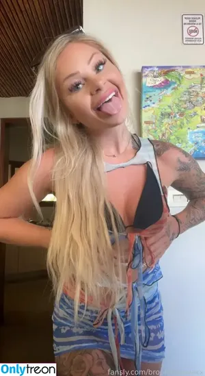 brookeshowsxx nude photo #3472