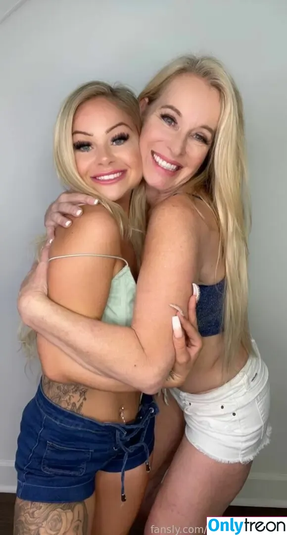 brookeshowsxx nude photo #3650 (brookeshowsxx)