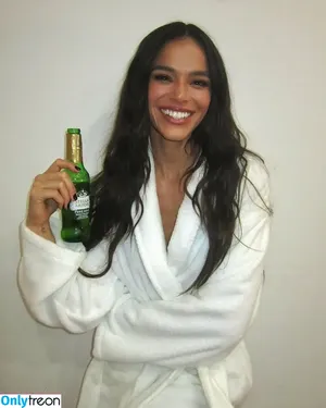 Bruna Marquezine / brumarquezine / brunamarquezine nude photo #0946