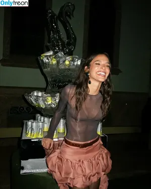 Bruna Marquezine / brumarquezine / brunamarquezine nude photo #0948