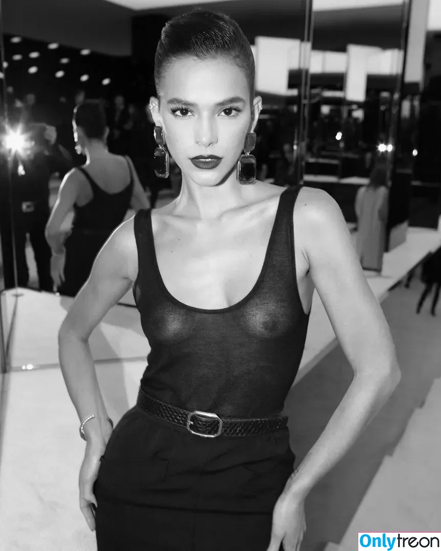 Bruna Marquezine nude photo #0023 (brumarquezine / brunamarquezine)