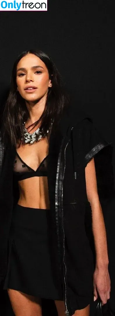 Bruna Marquezine nude photo #0029 (brumarquezine / brunamarquezine)