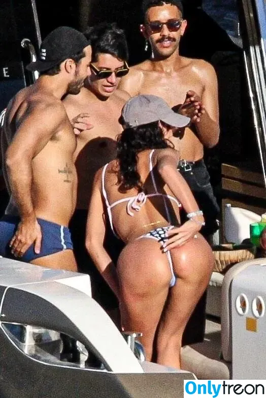 Bruna Marquezine nude photo #0052 (brumarquezine / brunamarquezine)
