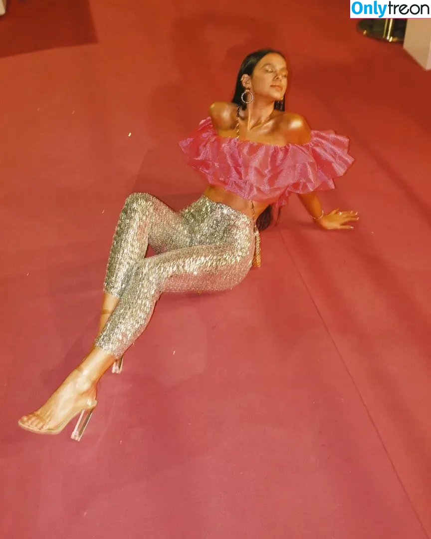 Bruna Marquezine nude photo #0069 (brumarquezine / brunamarquezine)