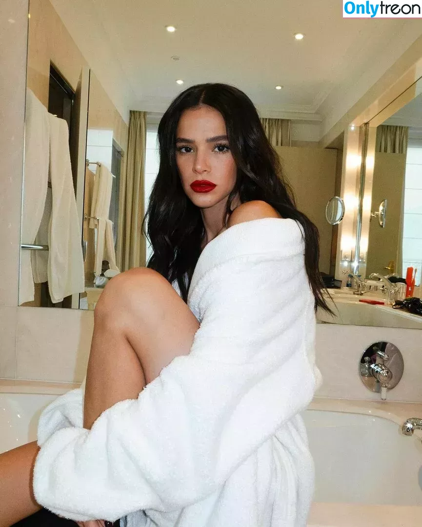 Bruna Marquezine nude photo #0366 (brumarquezine / brunamarquezine)