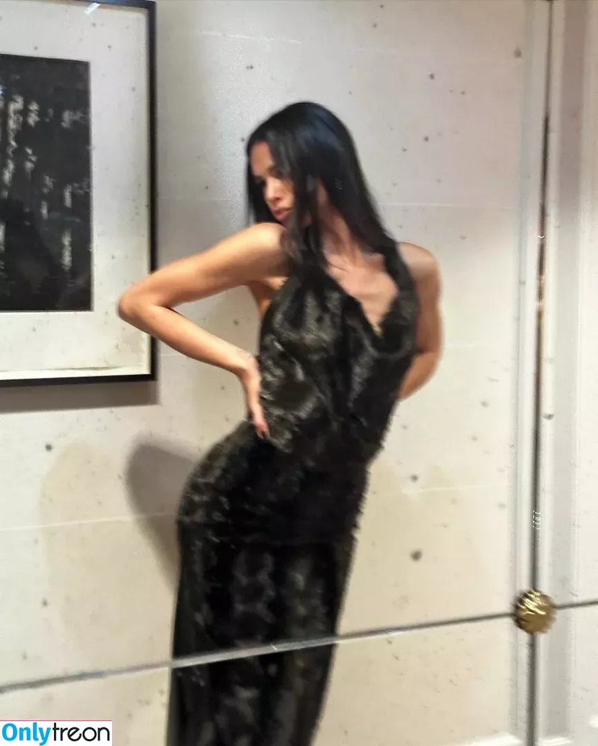Bruna Marquezine nude photo #0379 (brumarquezine / brunamarquezine)