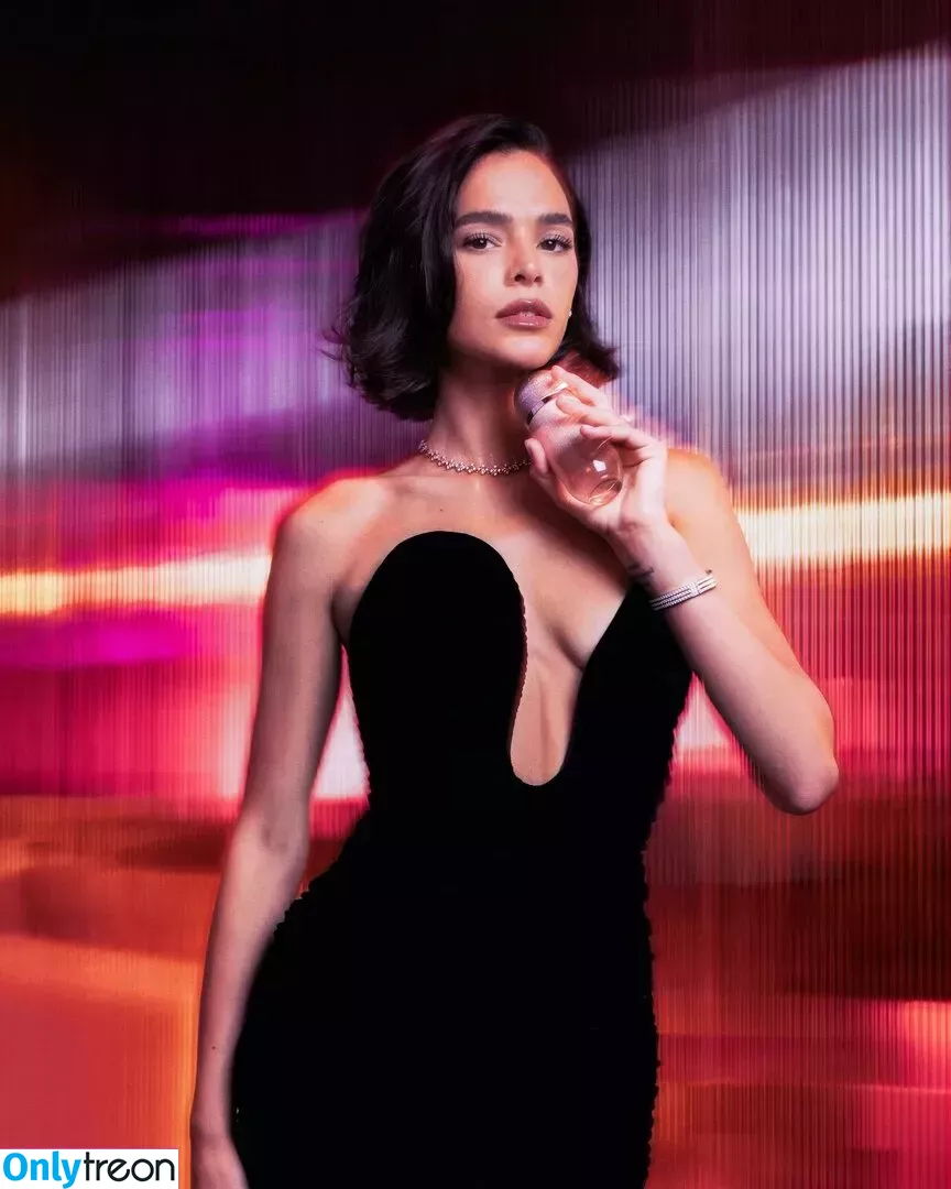 Bruna Marquezine nude photo #0399 (brumarquezine / brunamarquezine)