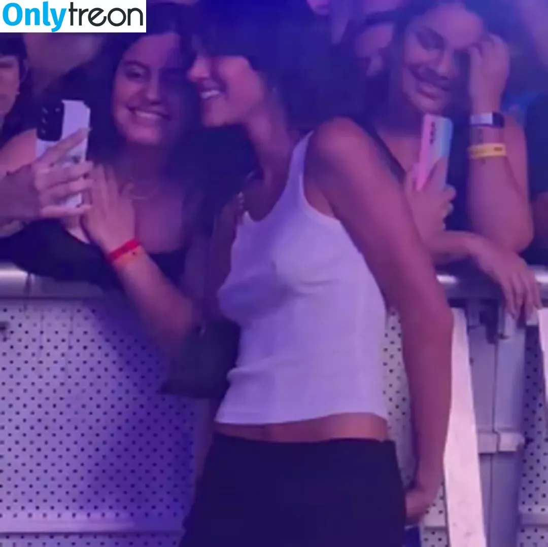 Bruna Marquezine nude photo #0516 (brumarquezine / brunamarquezine)