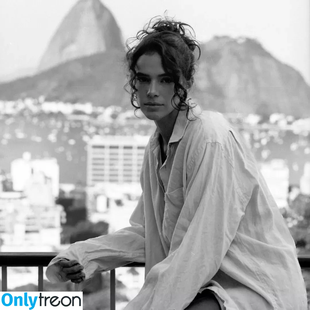 Bruna Marquezine nude photo #0547 (brumarquezine / brunamarquezine)
