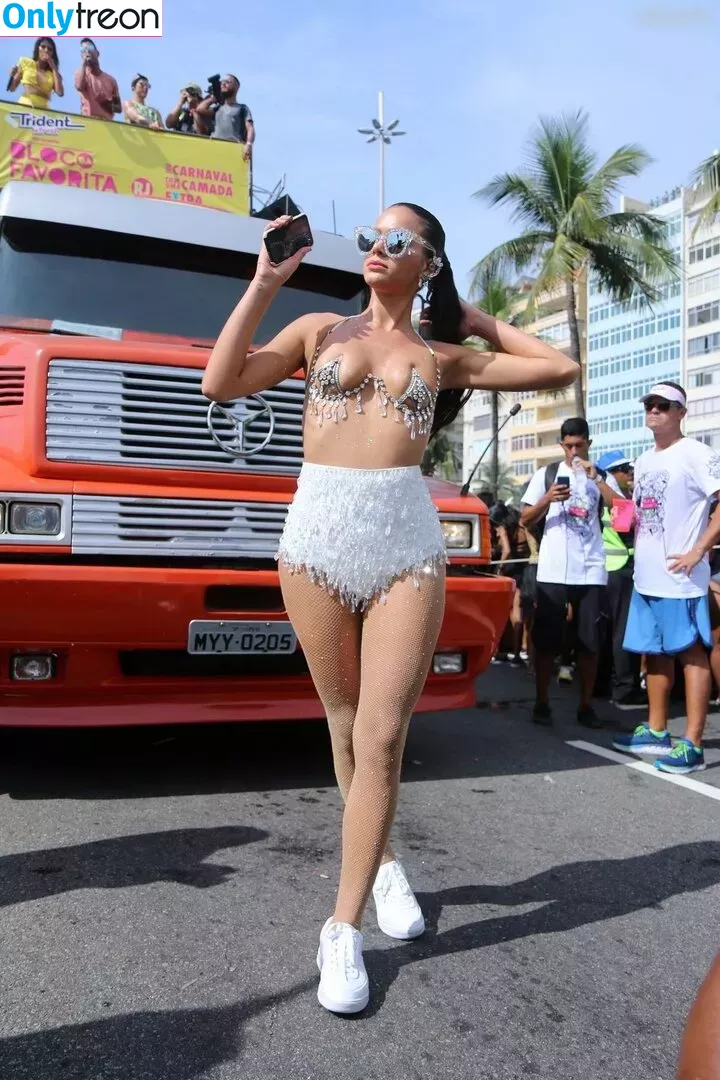 Bruna Marquezine nude photo #0586 (brumarquezine / brunamarquezine)