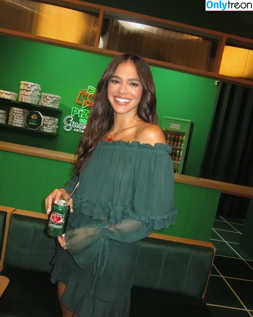 Bruna Marquezine nude photo #0840 (brumarquezine / brunamarquezine)