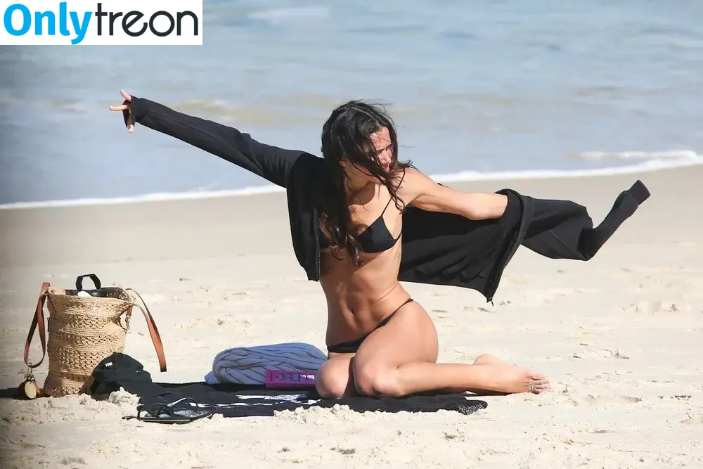 Bruna Marquezine nude photo #0886 (brumarquezine / brunamarquezine)