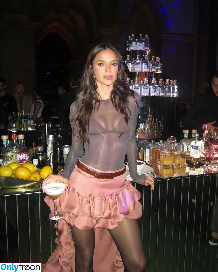 Bruna Marquezine nude photo #0943 (brumarquezine / brunamarquezine)