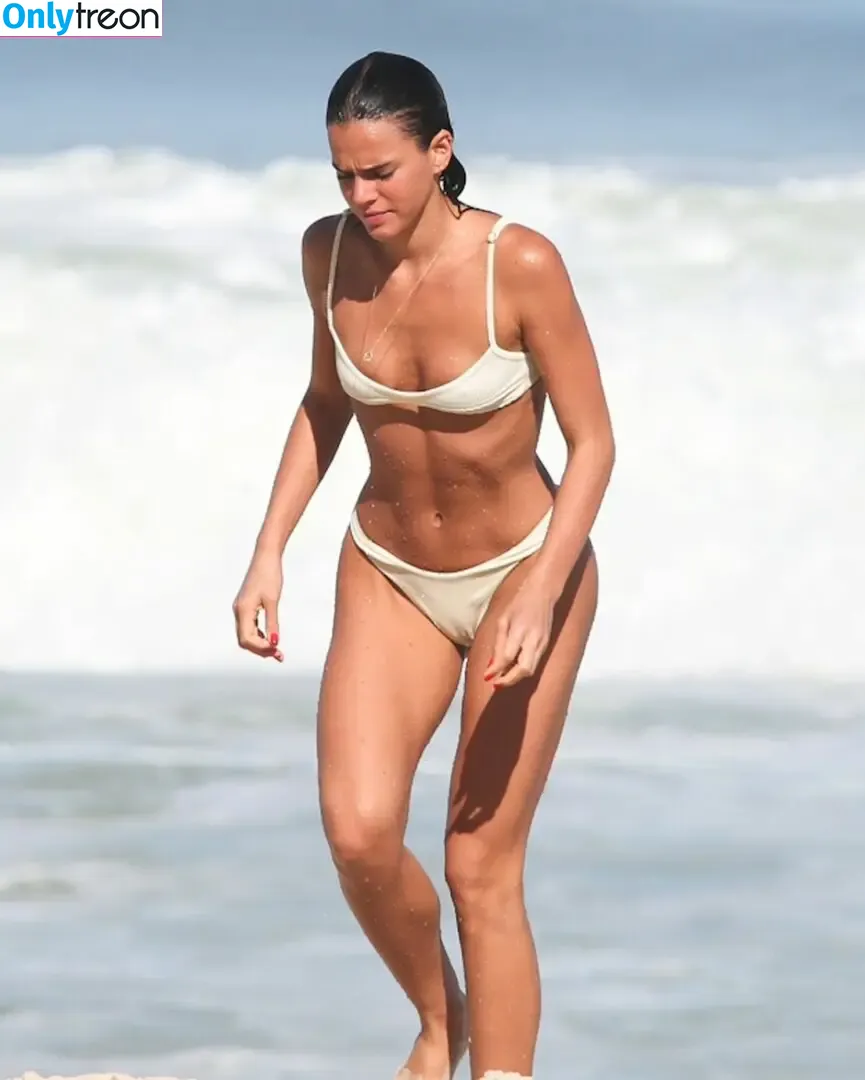 Bruna Marquezine nude photo #0953 (brumarquezine / brunamarquezine)