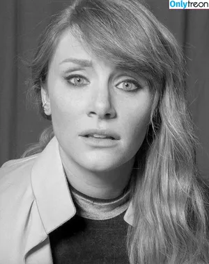 Bryce Dallas Howard / brycedhoward nude photo #0668