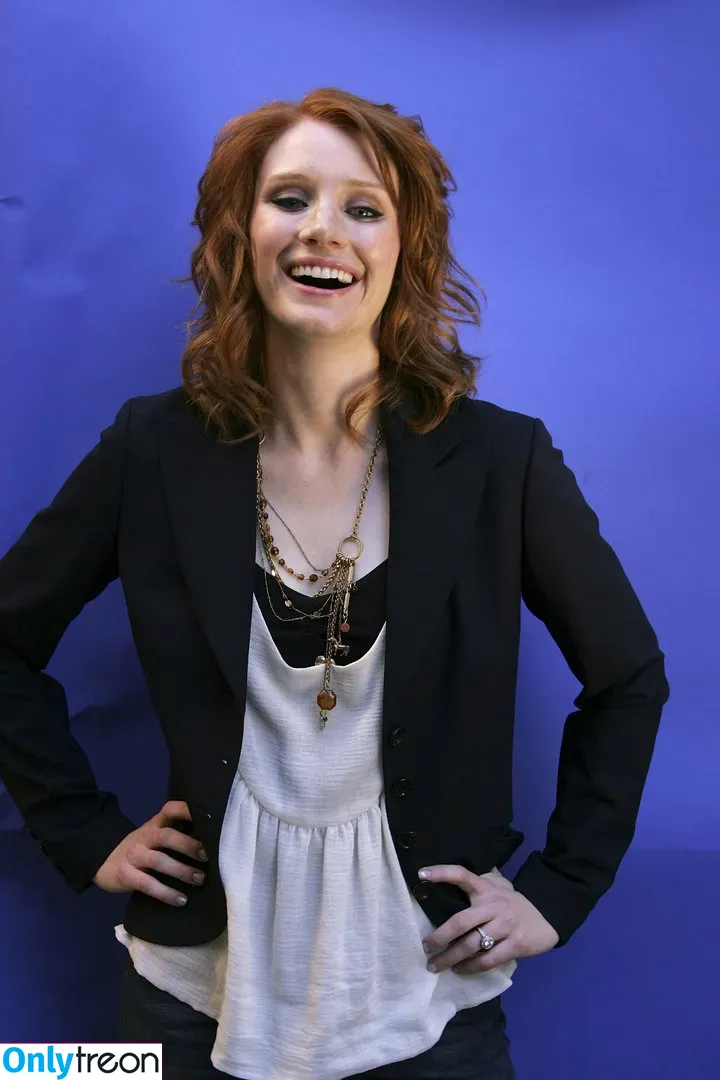 Bryce Dallas Howard nude photo #0105 (brycedhoward)