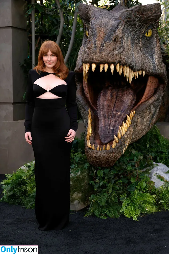 Bryce Dallas Howard nude photo #0132 (brycedhoward)