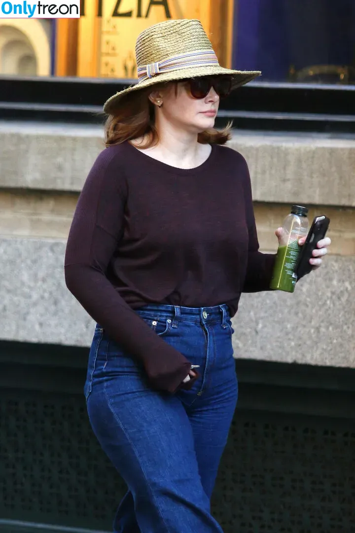 Bryce Dallas Howard nude photo #0235 (brycedhoward)