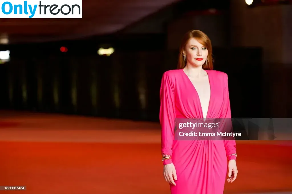 Bryce Dallas Howard nude photo #0399 (brycedhoward)