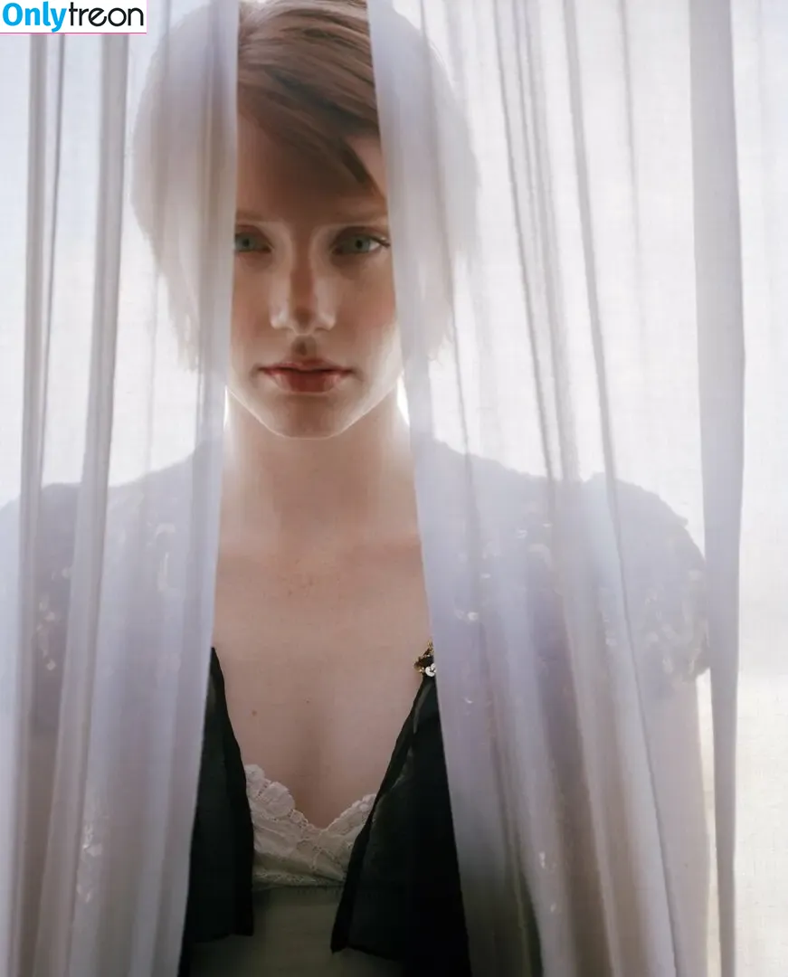 Bryce Dallas Howard nude photo #0712 (brycedhoward)