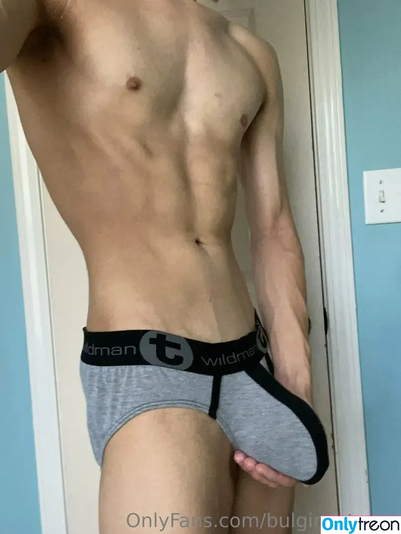 bulging_twunk nude photo #0009 (awkwardbulging)