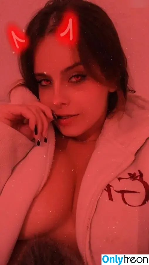 Bunnie nude photo #0047 (crybunniecensored / xomgitsbunnie)