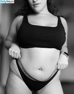 Busty Brunette / busty.brunette nude photo #0001