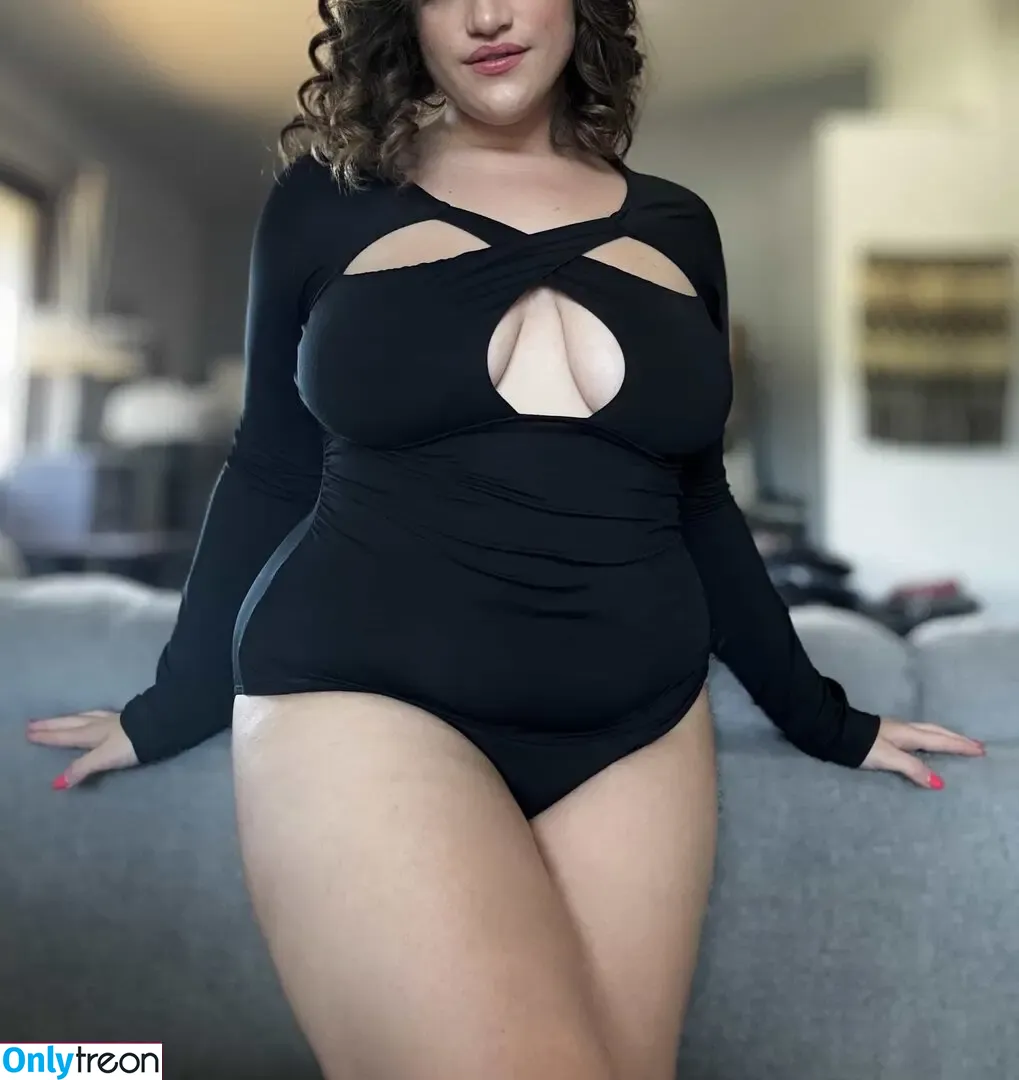 Busty Brunette nude photo #0028 (busty.brunette)