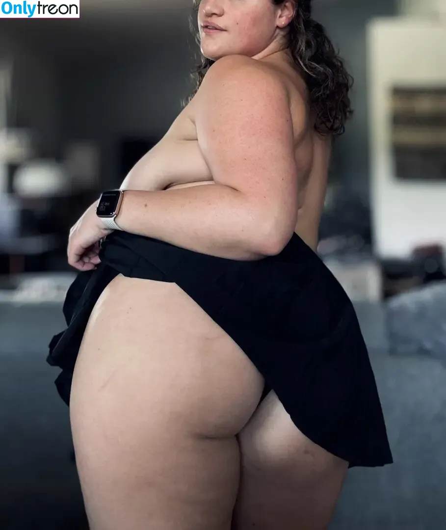 Busty Brunette nude photo #0040 (busty.brunette)