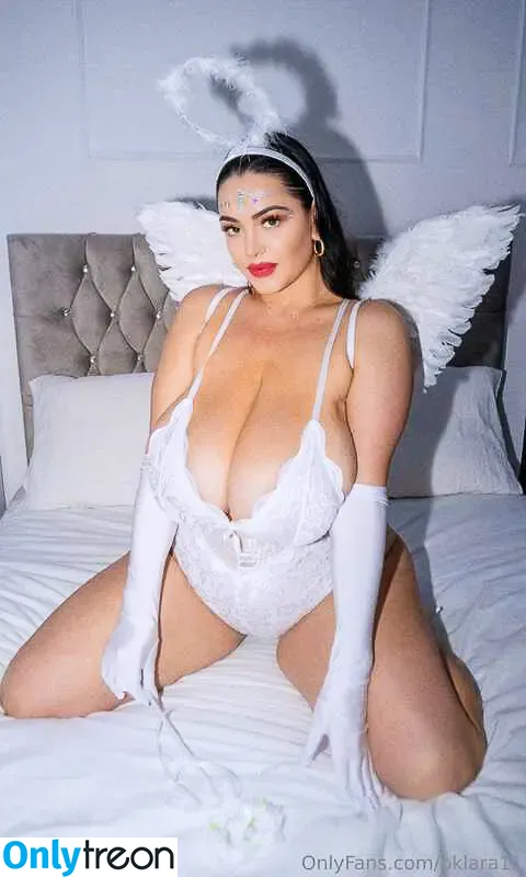 Busty Klara nude photo #0072 (BKlara11 / klara_devine.11)