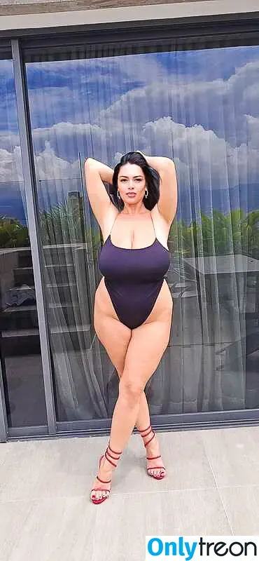 Busty Klara nude photo #0083 (BKlara11 / klara_devine.11)