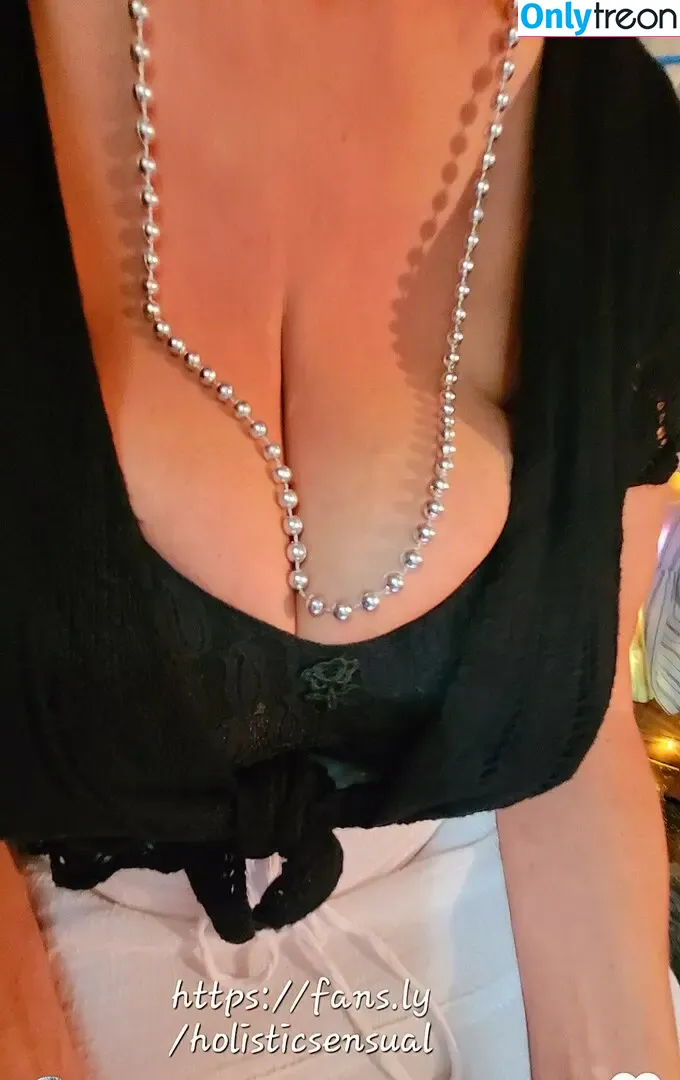 Busty Petra nude photo #0074 (Holisticsensual)