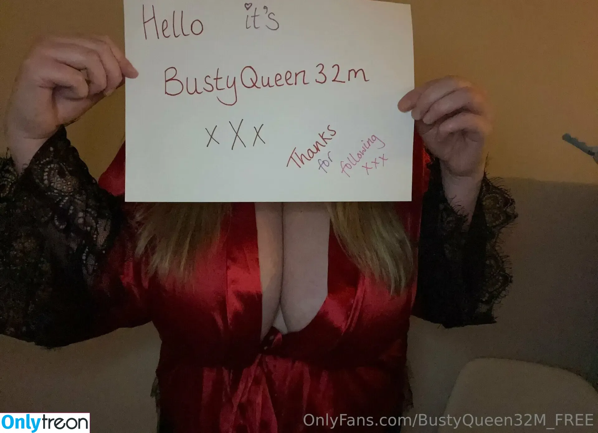 bustyqueen32m_free nude photo #0108 (the_32m_queen)