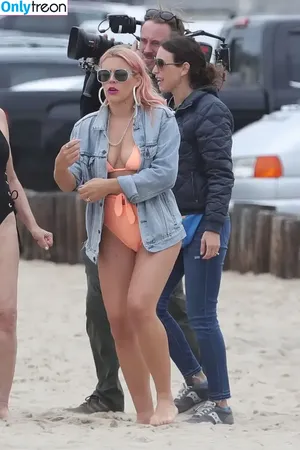 Busy Philipps / busyphilipps nude photo #0166