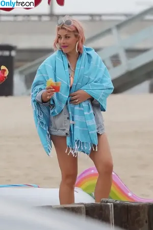 Busy Philipps / busyphilipps nude photo #0170
