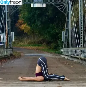 butterflyyoga / butterfly.yoga nude photo #0001
