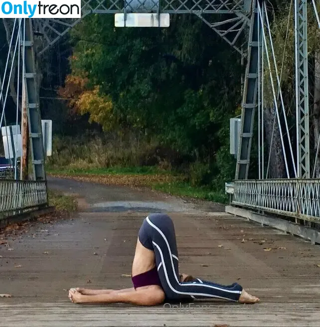 butterflyyoga nude photo #0001 (butterfly.yoga)