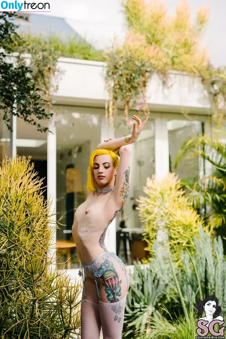 Buttonz nude photo #0004 (Buttonz)