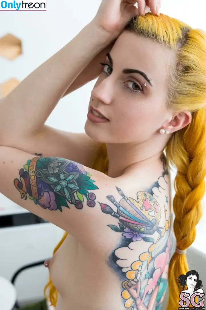 Buttonz nude photo #0024 (Buttonz)