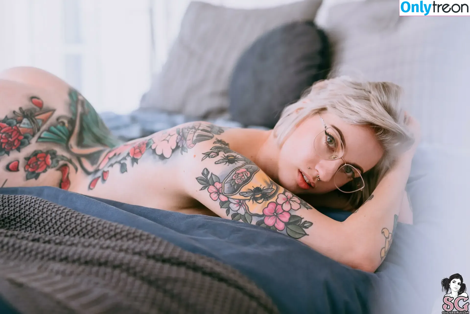 Buttonz nude photo #0026 (Buttonz)
