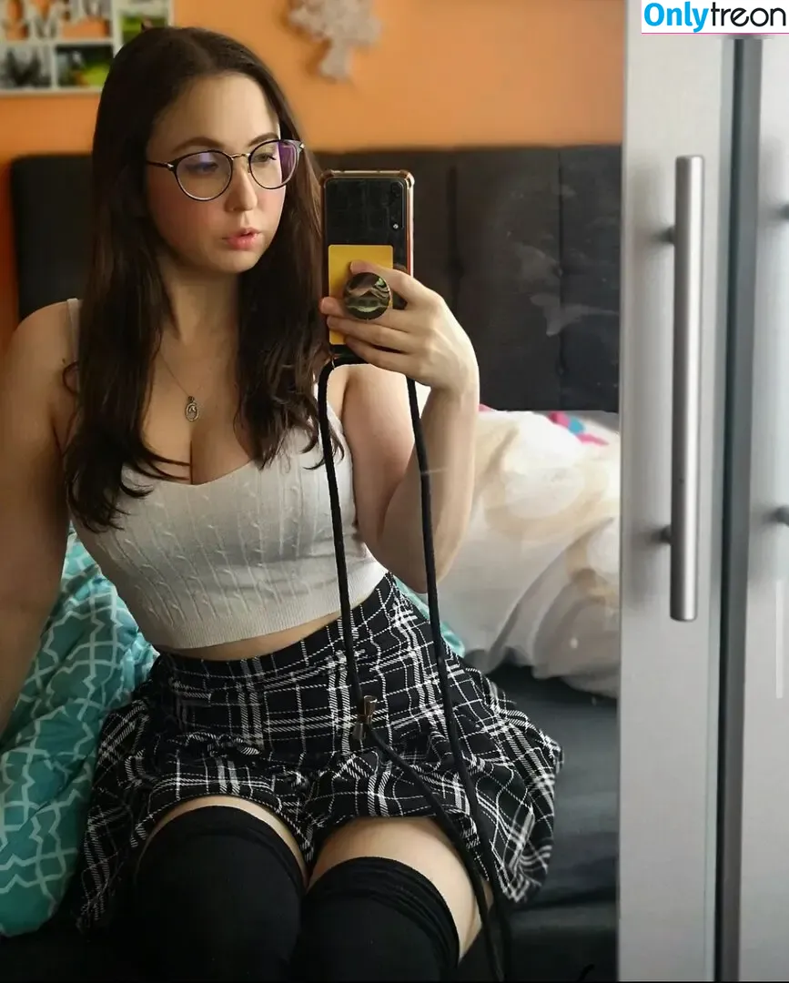 Caattiiy nude photo #0012 (CaaTTiiYY)