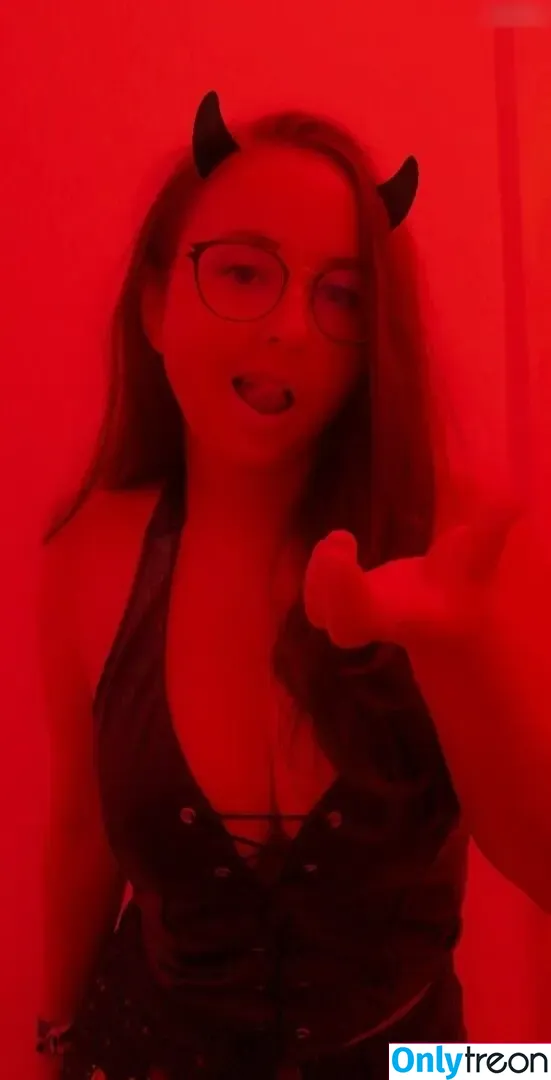 Caattiiy nude photo #0018 (CaaTTiiYY)