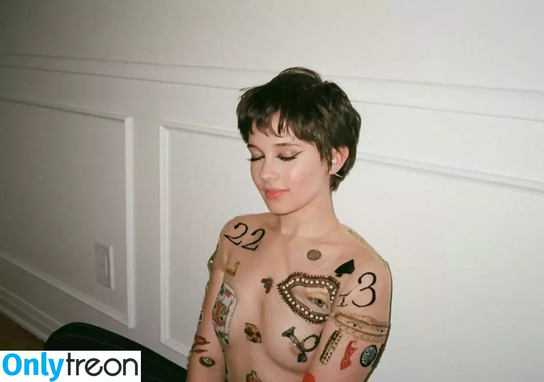 Cailee Spaeny nude photo #0131 (caileespaeny)